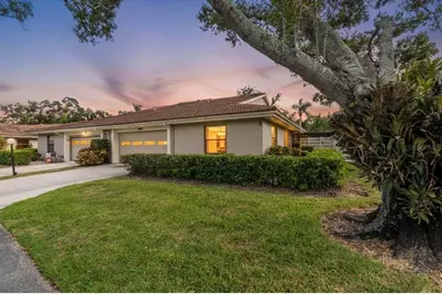 4565 Lakecrest Place #18, Sarasota, FL 34233 - Photo 2