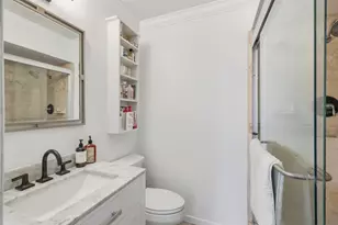 221 Island Cir, Sarasota, FL 34242 - Photo 16