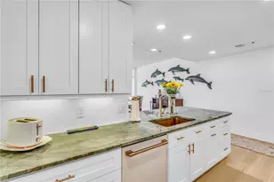 615 Dream Island Pl, Longboat Key, FL 34228 - Photo 6