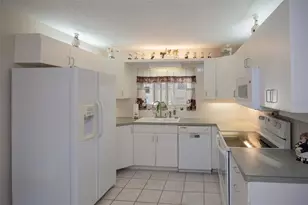 2216 40th St W, Bradenton, FL 34205 - Photo 8