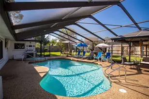 2216 40th St W, Bradenton, FL 34205 - Photo 2
