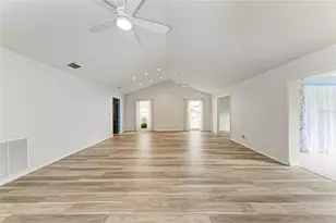 7287 Eleanor Cir, Sarasota, FL 34243 - Photo 12
