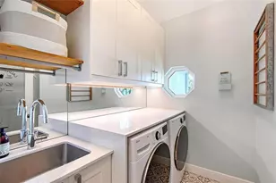 3921 Maravic Pl, Sarasota, FL 34231 - Photo 22