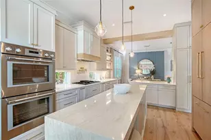 3921 Maravic Pl, Sarasota, FL 34231 - Photo 4