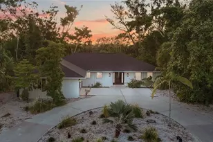 635 Tropical Cir, Sarasota, FL 34242 - Photo 4