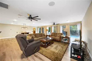635 Tropical Cir, Sarasota, FL 34242 - Photo 8