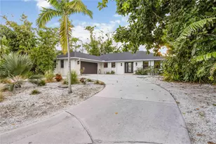 635 Tropical Cir, Sarasota, FL 34242 - Photo 2