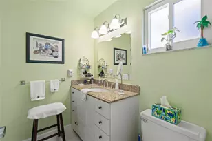 1325 Glen Oaks Dr E, Sarasota, FL 34232 - Photo 24