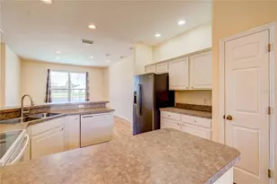 5621 52nd Ave W, Bradenton, FL 34210 - Photo 4