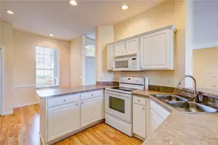 5621 52nd Ave W, Bradenton, FL 34210 - Photo 8