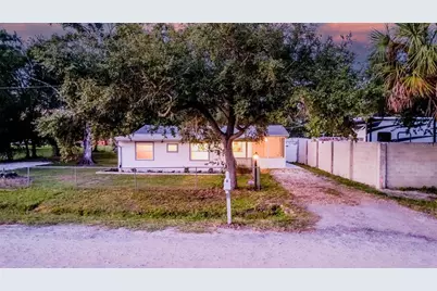 3323 58th Avenue E, Bradenton, FL 34203 - Photo 2