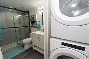 1647 Brookhouse Ct, Sarasota, FL 34231 - Photo 10