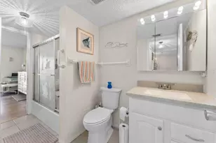 3915 Lake Bayshore Dr, Bradenton, FL 34205 - Photo 10