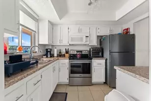 3915 Lake Bayshore Dr, Bradenton, FL 34205 - Photo 16