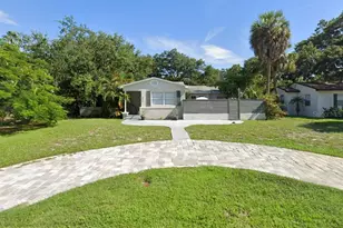 521 35th Ave NE, Saint Petersburg, FL 33704 - Photo 1