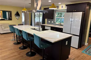 2866 E Rainbow Cir, Sarasota, FL 34231 - Photo 8