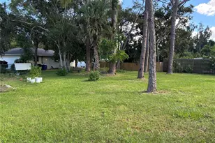 2866 E Rainbow Cir, Sarasota, FL 34231 - Photo 6