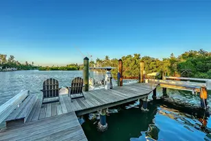 251 Cedar Park Cir, Sarasota, FL 34242 - Photo 60