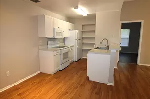 8114 45th Ct E, Sarasota, FL 34243 - Photo 2