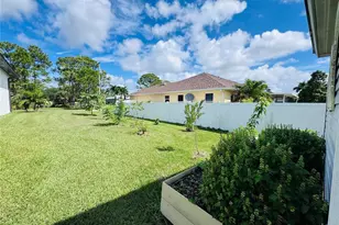 528 Jacaranda Pkwy E, Cape Coral, FL 33909 - Photo 48