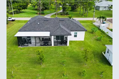 528 Jacaranda Parkway E, Cape Coral, FL 33909 - Photo 4