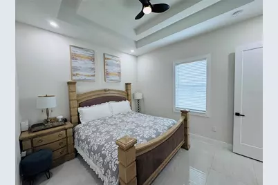 528 Jacaranda Parkway E, Cape Coral, FL 33909 - Photo 26