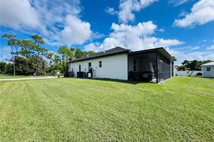 528 Jacaranda Pkwy E, Cape Coral, FL 33909 - Photo 42