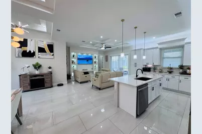 528 Jacaranda Parkway E, Cape Coral, FL 33909 - Photo 12