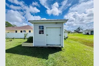 528 Jacaranda Parkway E, Cape Coral, FL 33909 - Photo 46
