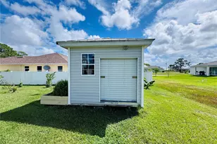 528 Jacaranda Pkwy E, Cape Coral, FL 33909 - Photo 46