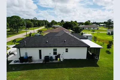 528 Jacaranda Parkway E, Cape Coral, FL 33909 - Photo 2