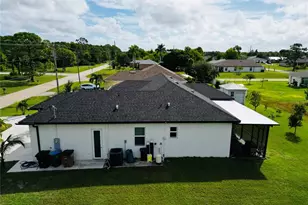 528 Jacaranda Pkwy E, Cape Coral, FL 33909 - Photo 2