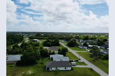 528 Jacaranda Parkway E, Cape Coral, FL 33909 - Photo 6