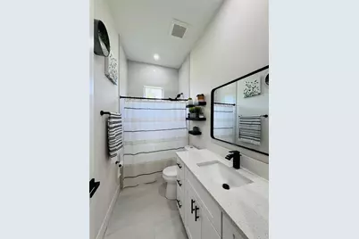 528 Jacaranda Parkway E, Cape Coral, FL 33909 - Photo 38