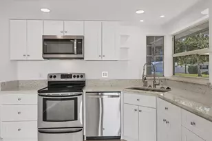 6711 S Lockwood Ridge Rd, Sarasota, FL 34231 - Photo 6