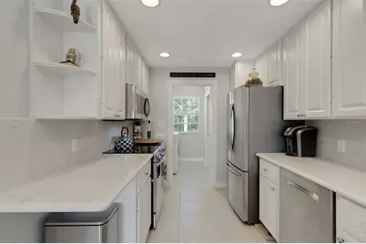 7860 Bergamo Avenue, Sarasota, FL 34238 - Photo 8