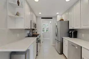 7860 Bergamo Ave, Sarasota, FL 34238 - Photo 8