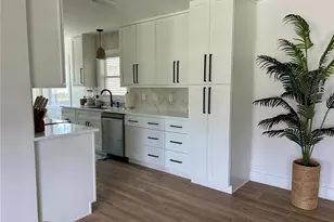 1625 Idle Ln, Sarasota, FL 34231 - Photo 12