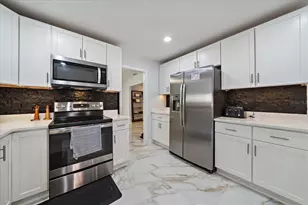 2827 Hardee Dr, Sarasota, FL 34231 - Photo 10