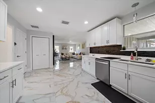 2827 Hardee Dr, Sarasota, FL 34231 - Photo 8