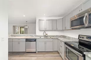 2224 Bahia Vista St, Sarasota, FL 34239 - Photo 8