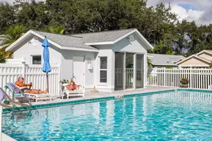 7234 Eleanor Cir, Sarasota, FL 34243 - Photo 26