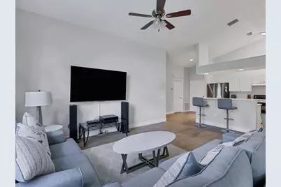 7234 Eleanor Circle #203, Sarasota, FL 34243 - Photo 6