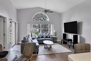 7234 Eleanor Cir, Sarasota, FL 34243 - Photo 4