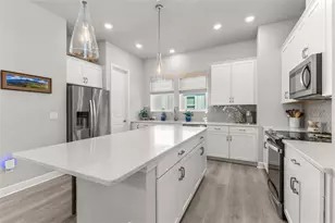 2467 Mangum Ct, Sarasota, FL 34237 - Photo 10