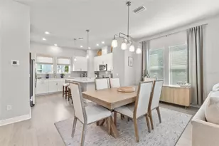 2467 Mangum Ct, Sarasota, FL 34237 - Photo 6