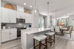 2467 Mangum Ct, Sarasota, FL 34237 - Photo 6