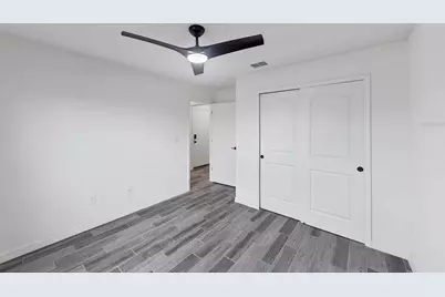 7335 34th Court E, Sarasota, FL 34243 - Photo 18