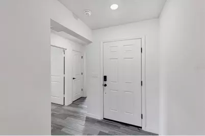 7335 34th Court E, Sarasota, FL 34243 - Photo 4