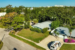 2695 S East Ave, Sarasota, FL 34239 - Photo 16